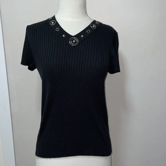 R.Q.T petite black short sleeved v neck sweater - Picture 2 of 5